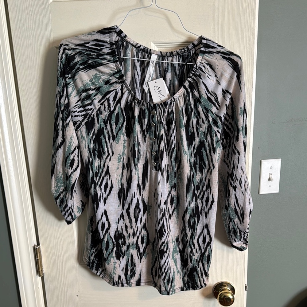 NY Collection - Aztec Patterned Top - Black and Gray